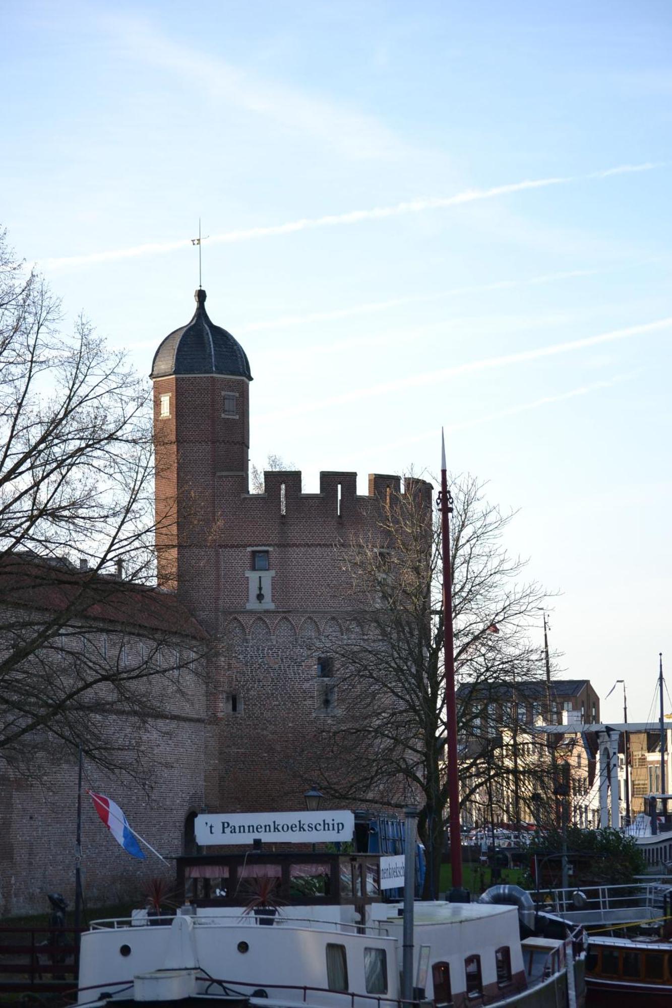 De Pelsertoren 兹沃勒 外观 照片